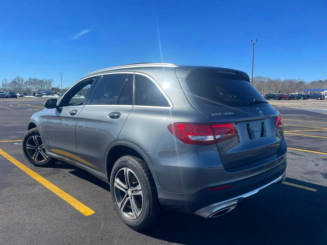 2017 Mercedes-Benz Glc 300 4Matic - Image 3