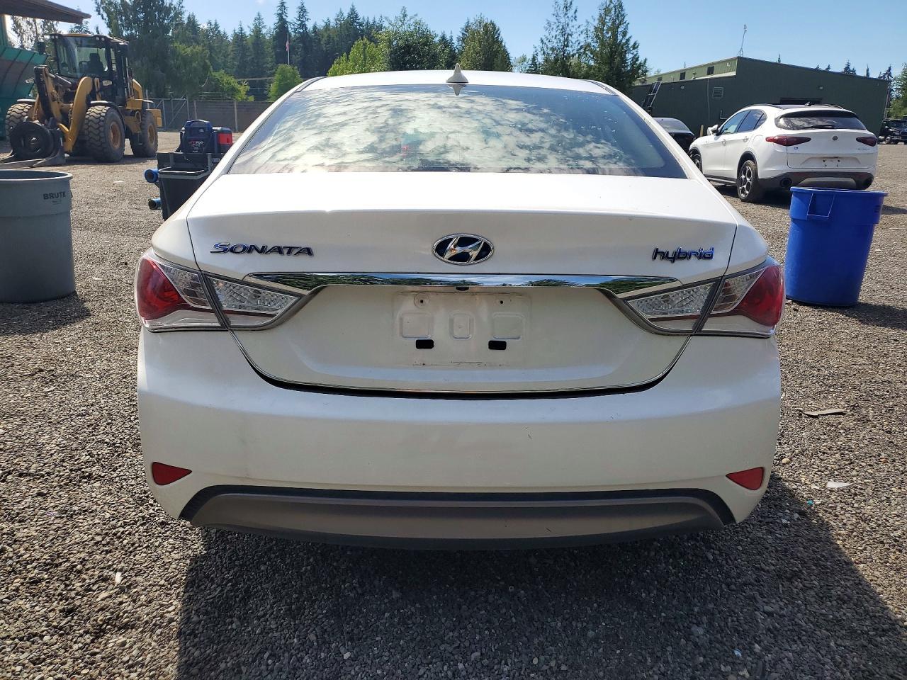 2015 Hyundai Sonata Hybrid Base - Image 6