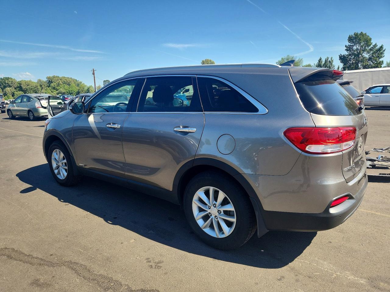 2016 Kia Sorento Lx - Image 2