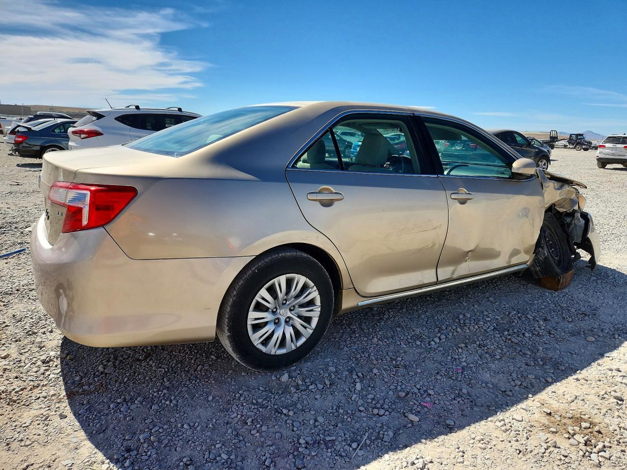 2012 Toyota Camry Le - Фото 3
