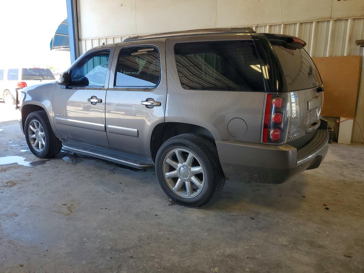 2011 GMC Yukon Denali - Фото 2
