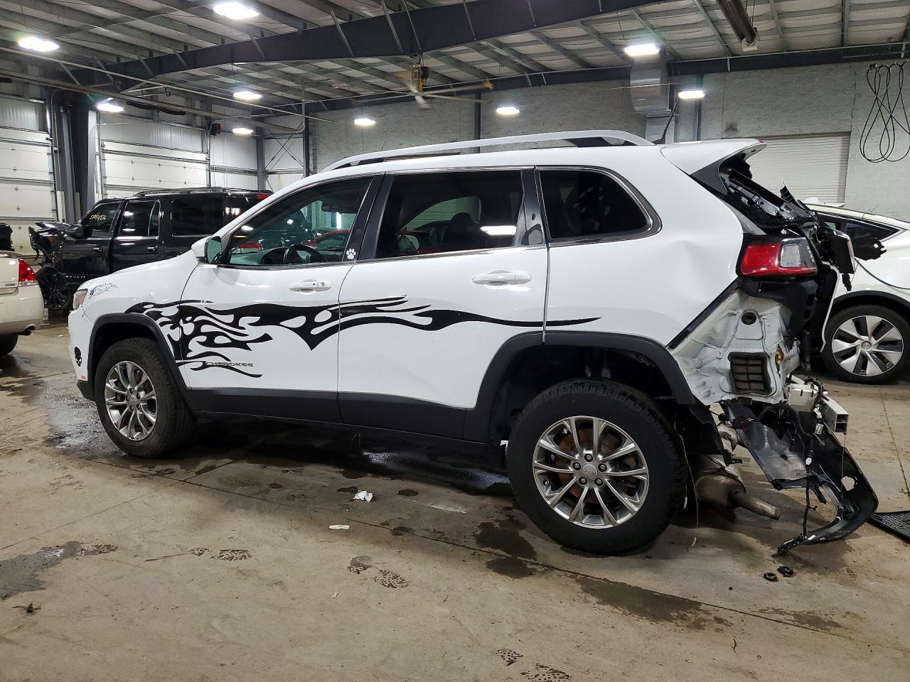 2019 Jeep Cherokee Latitude Plus - Image 2