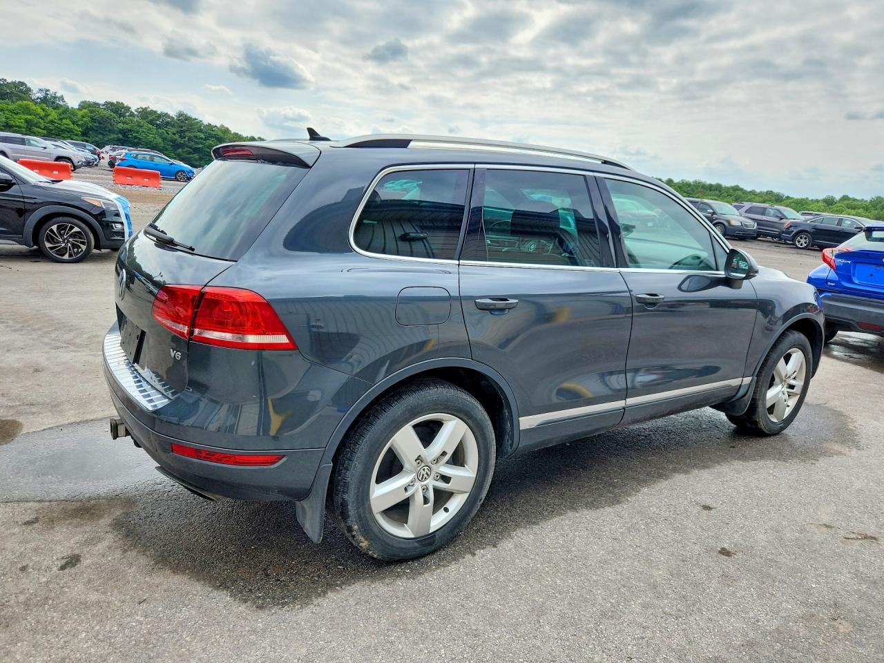 2014 Volkswagen Touareg V6 - Image 3