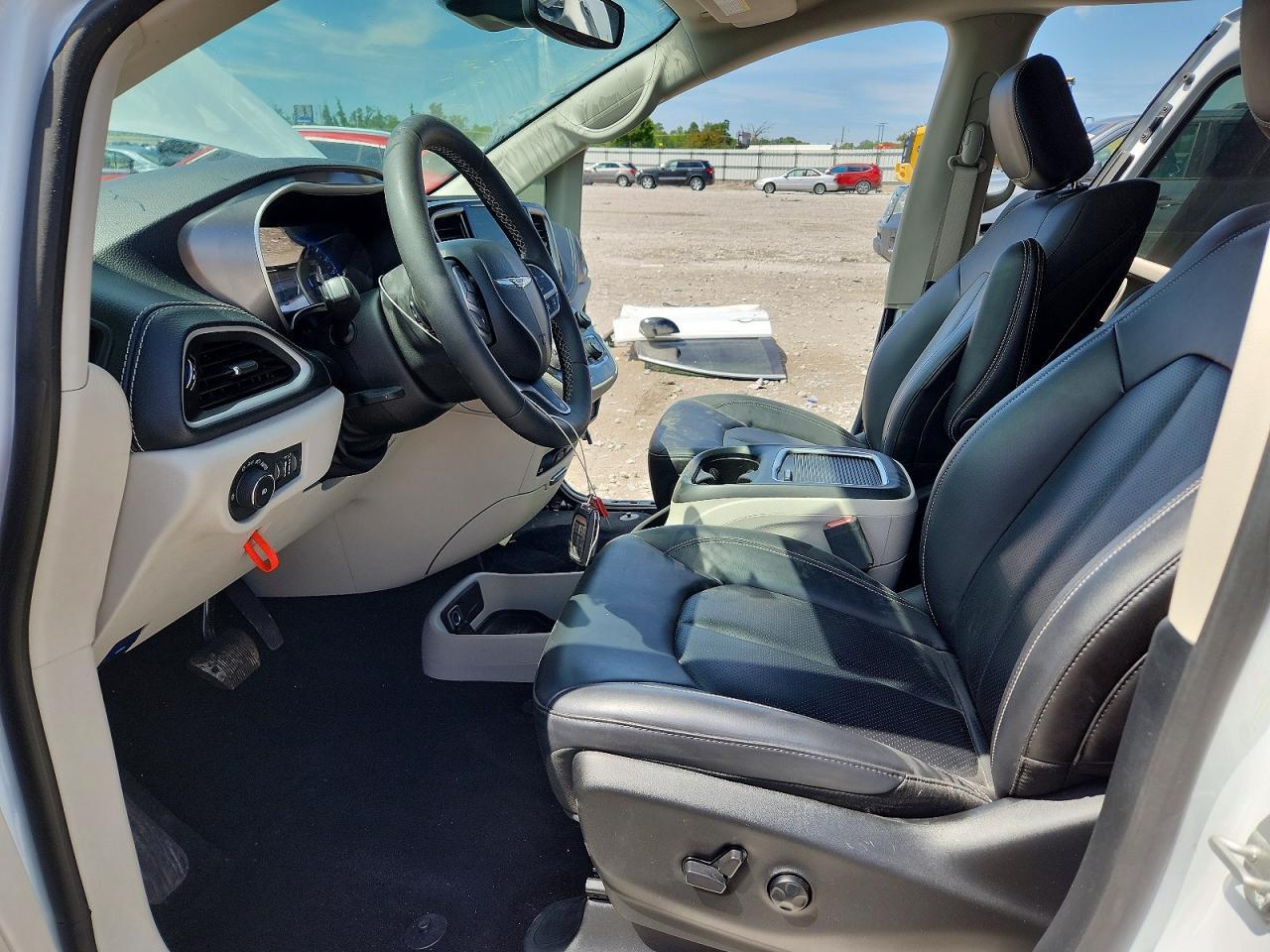2024 Chrysler Pacifica Touring L - Image 7