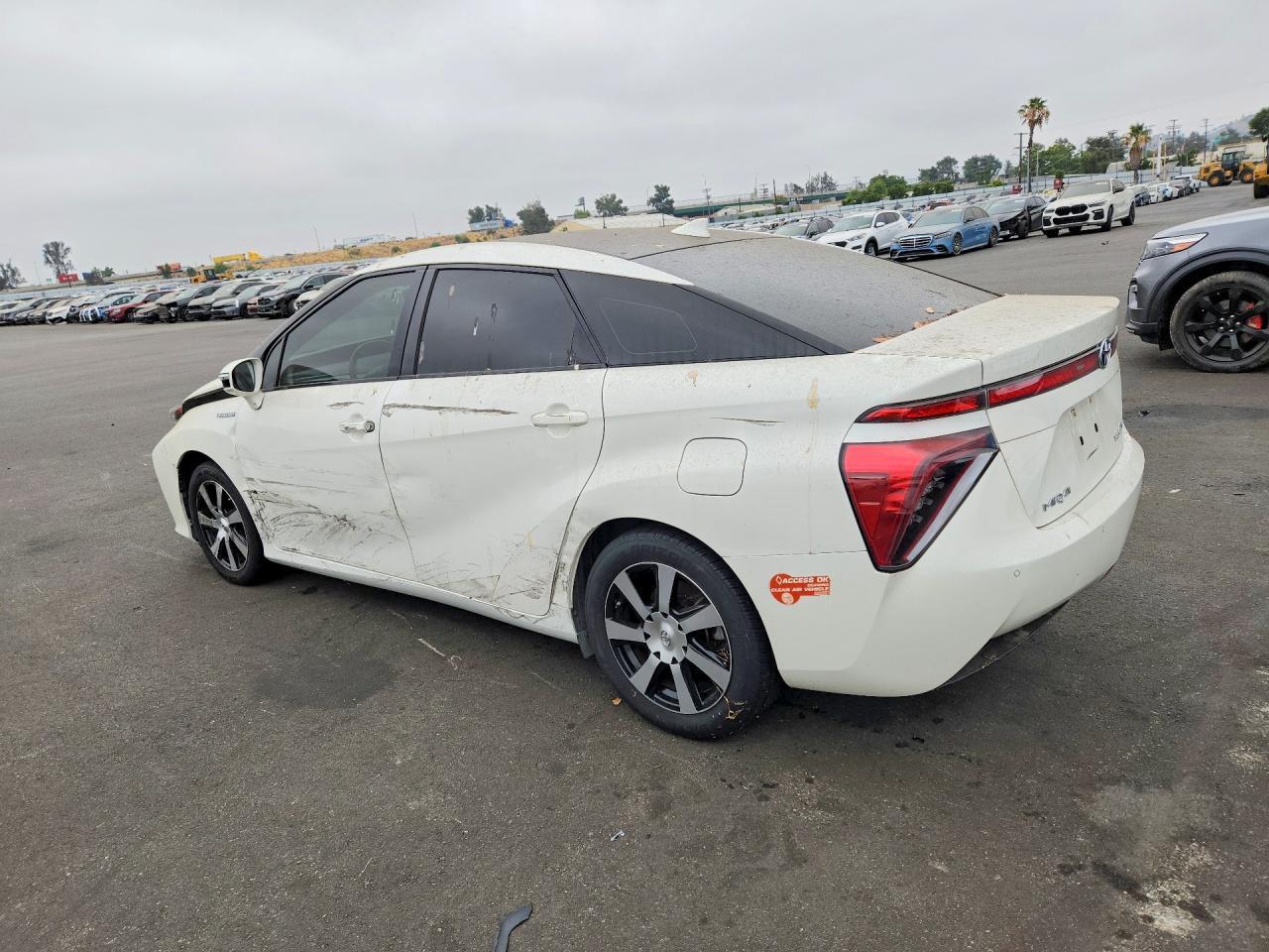 2017 Toyota Mirai Base - Фото 2