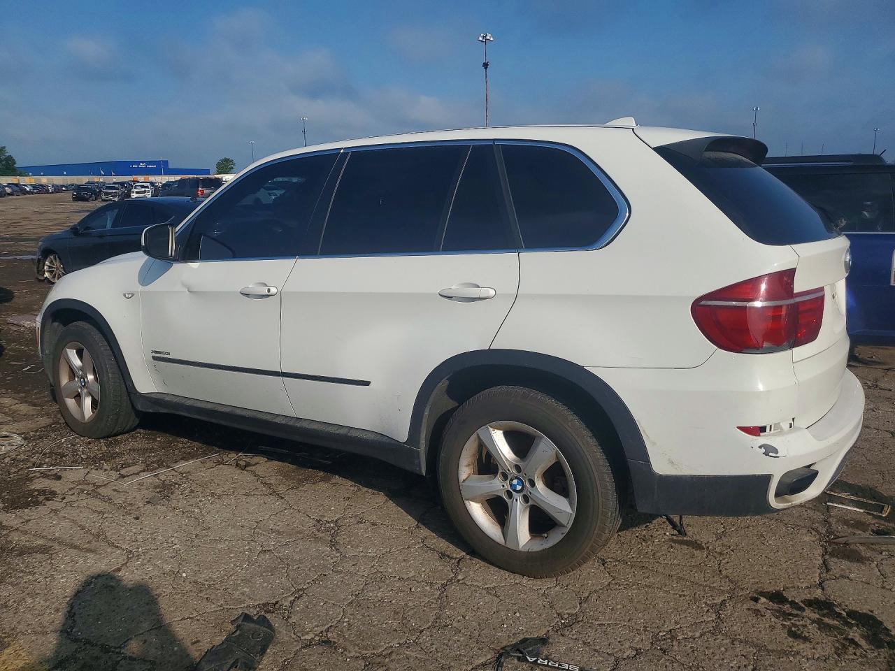 2011 BMW X5 xDrive50I - Фото 2