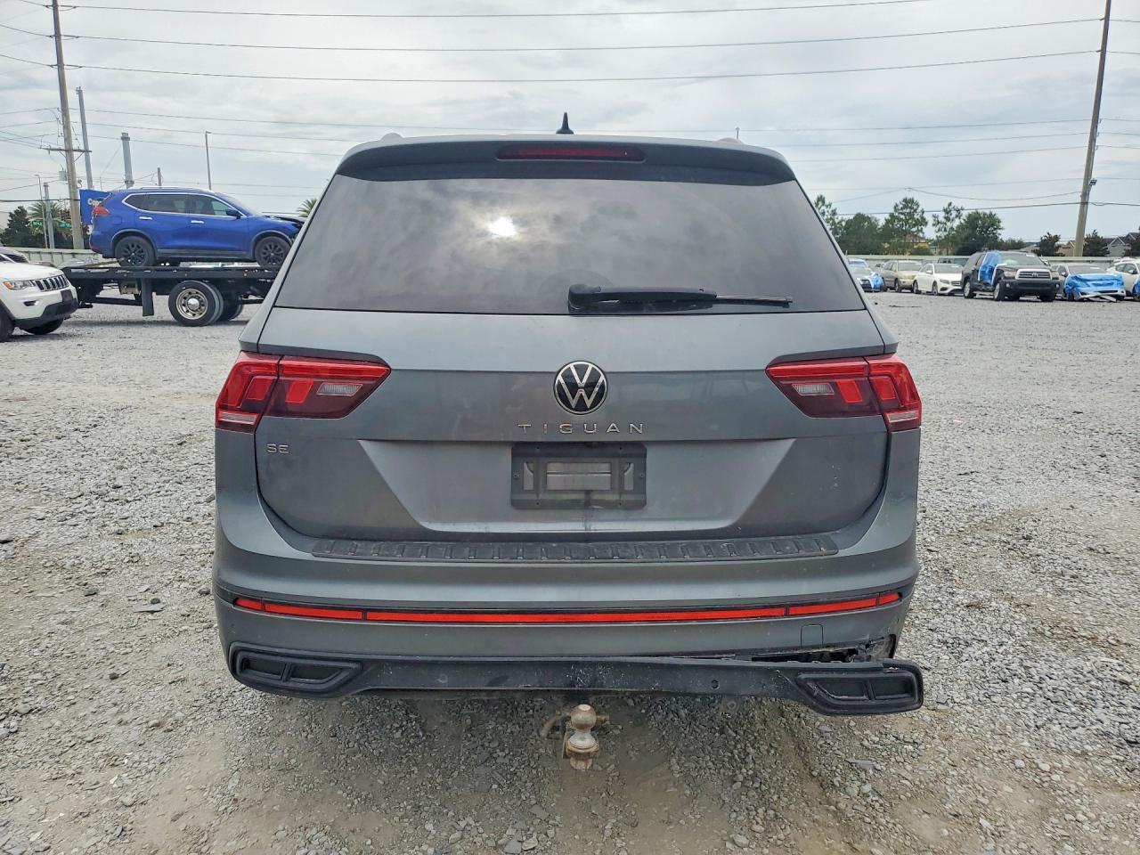 2023 Volkswagen Tiguan Se R-Line Black - Image 6