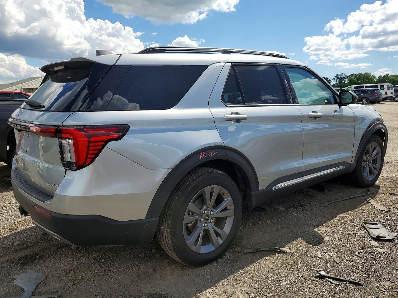 2025 Ford Explorer Active - Фото 3