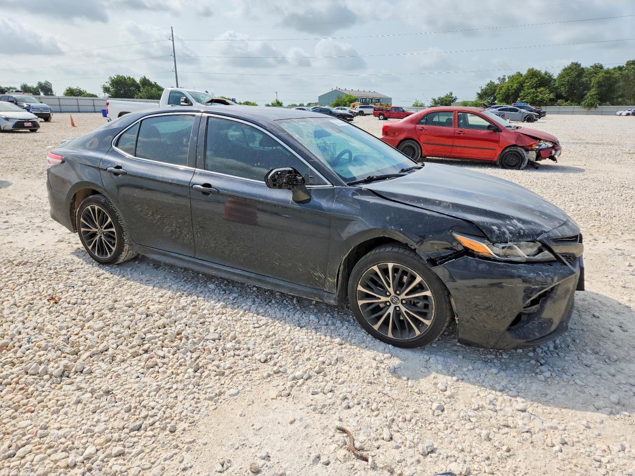 2019 Toyota Camry Se - Image 4