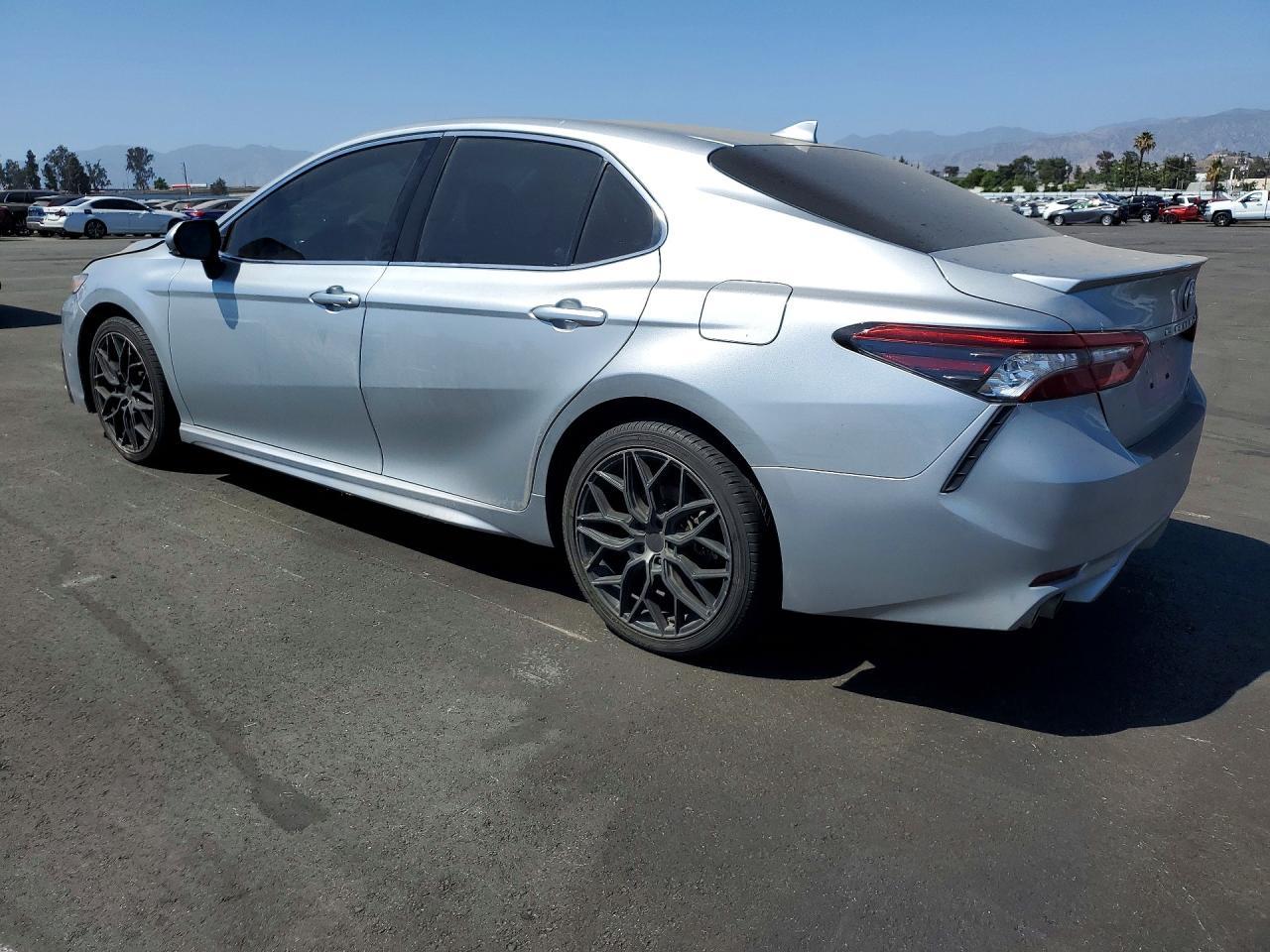 2022 Toyota Camry Xse - Фото 2