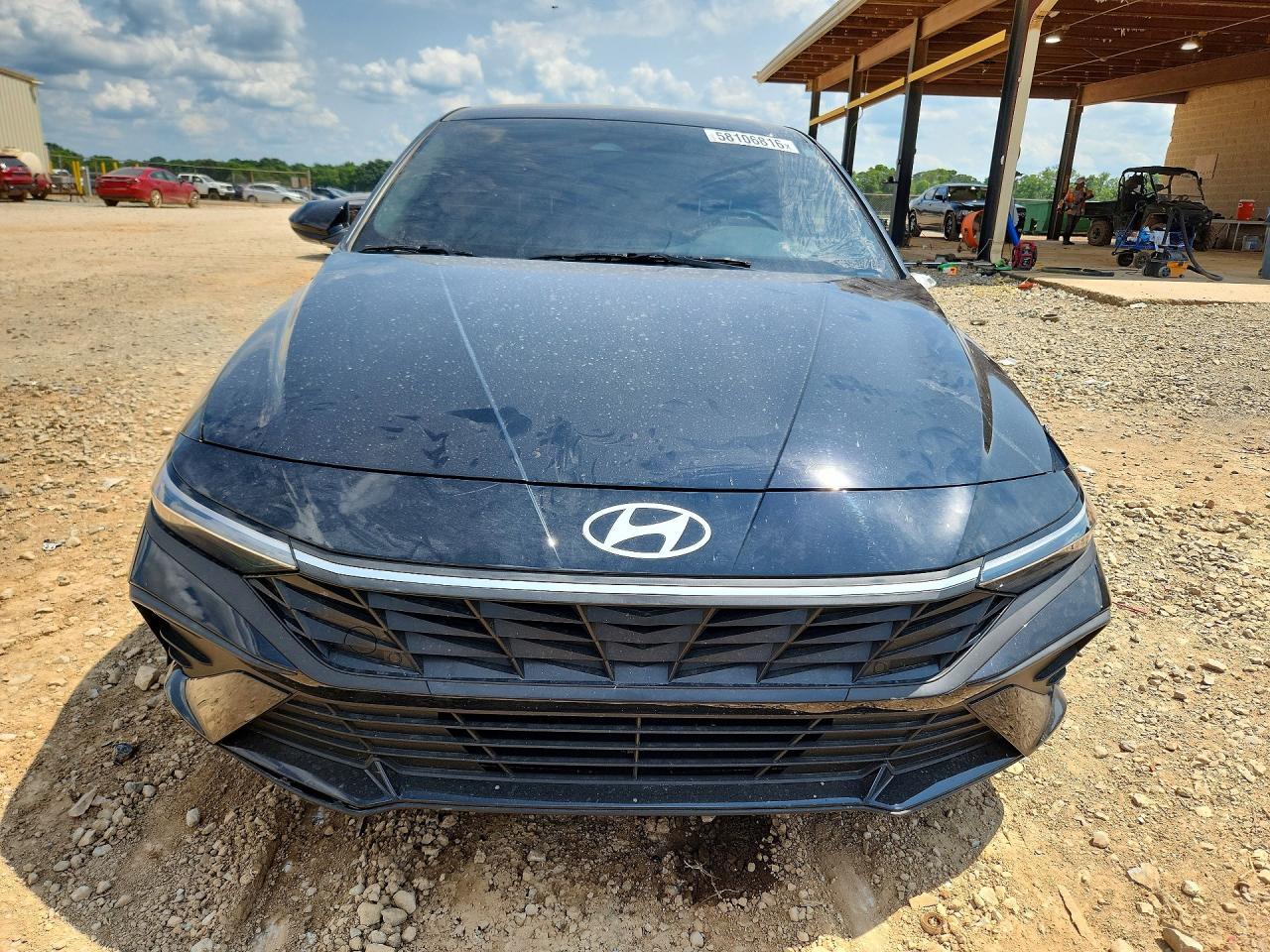 2025 Hyundai Elantra - Image 5
