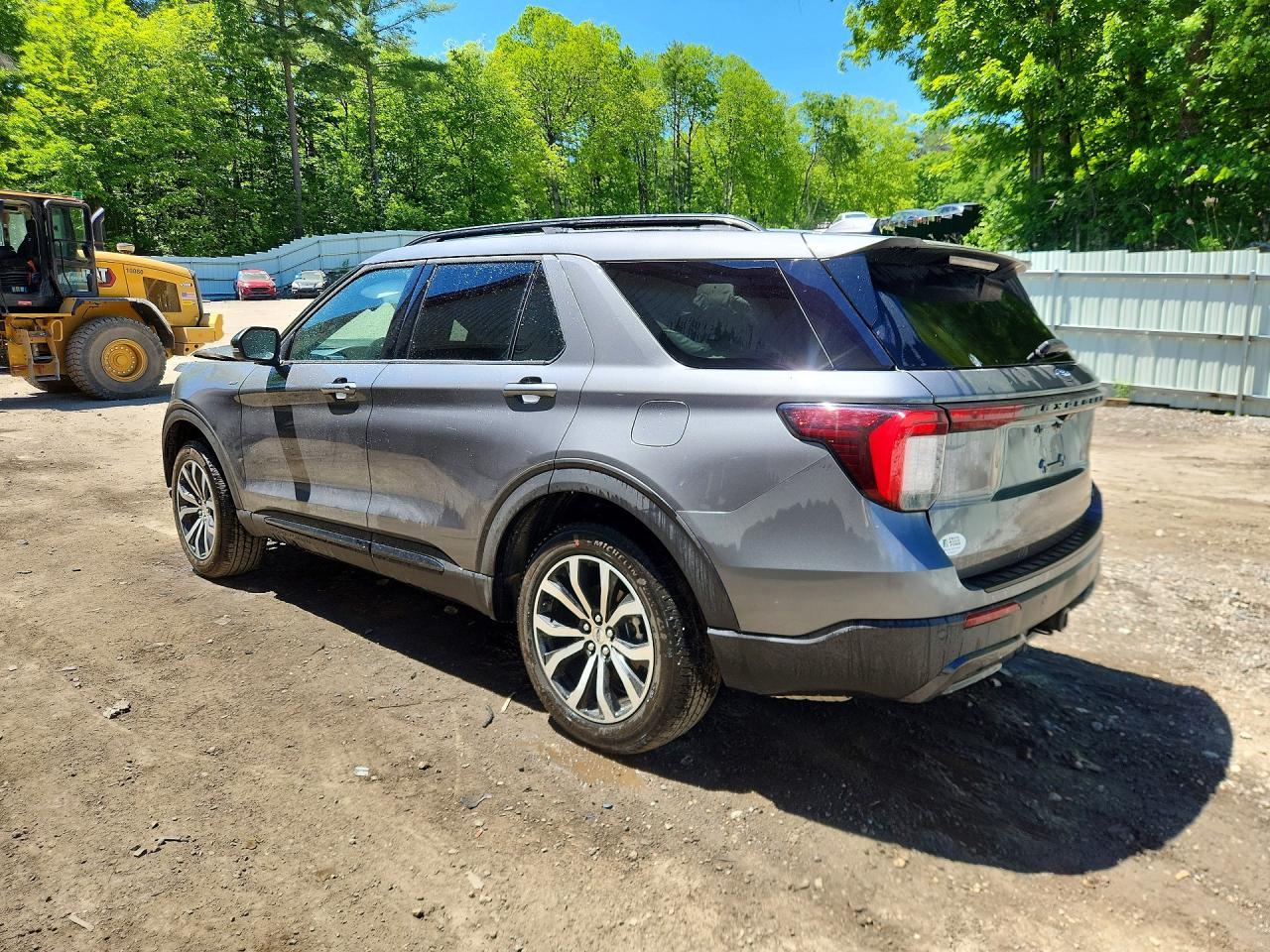 2026 Ford Explorer St-Line - Image 2
