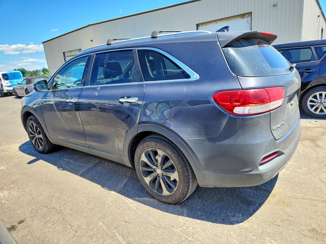 2017 Kia Sorento Ex - Image 2