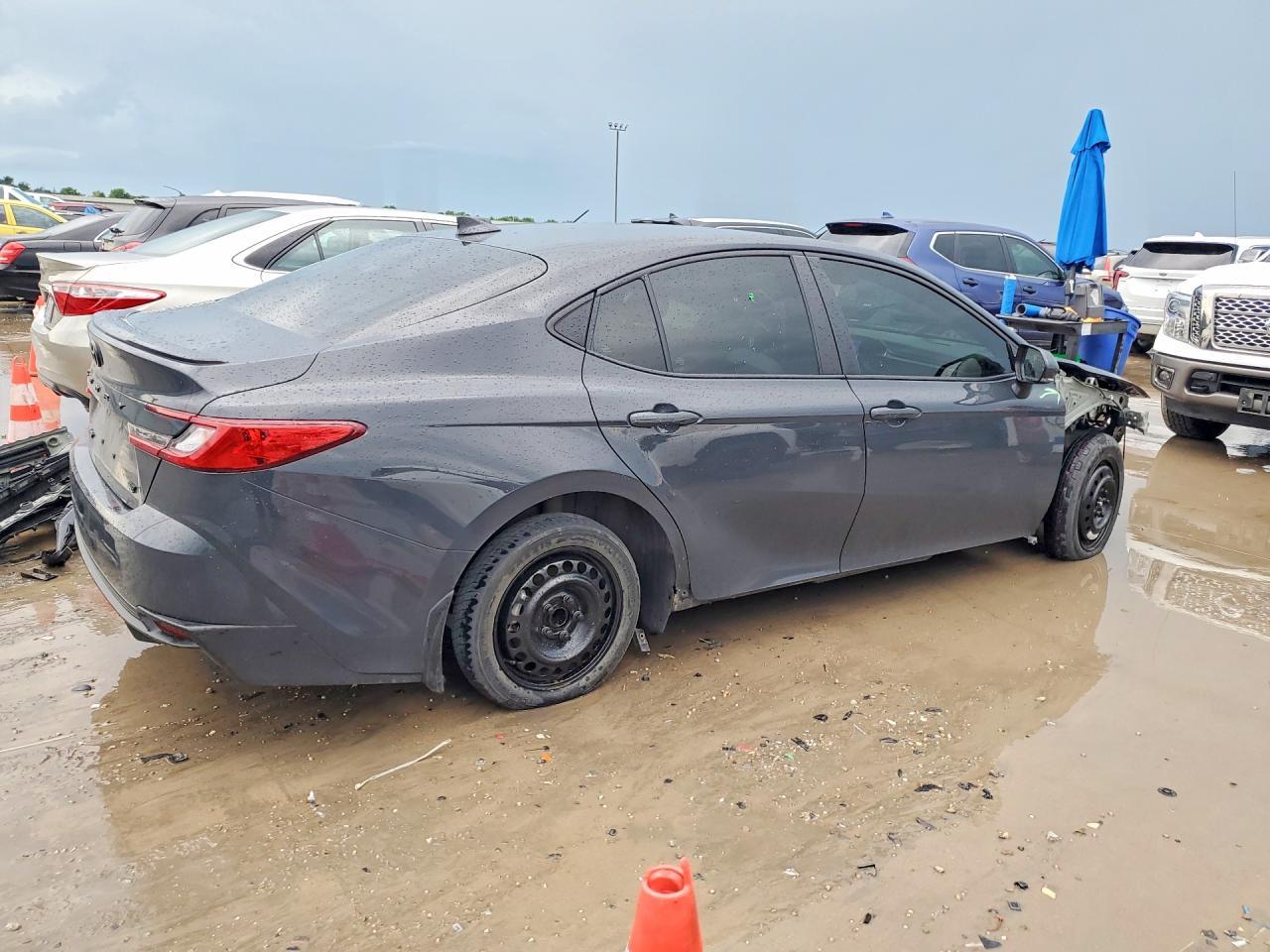 2025 Toyota Camry Se - Image 3