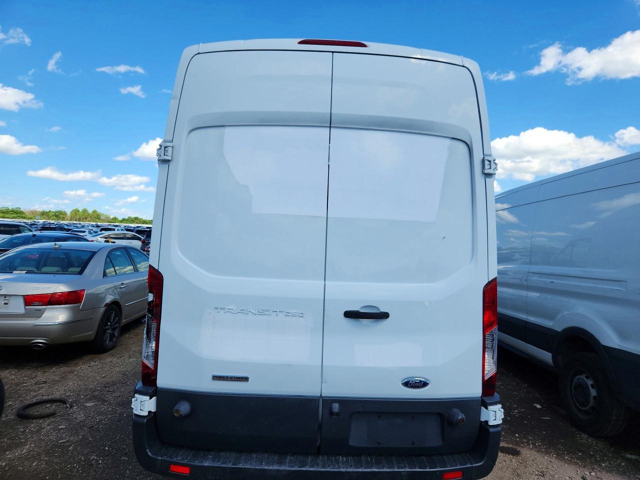 2016 Ford Transit T-250 - Фото 6