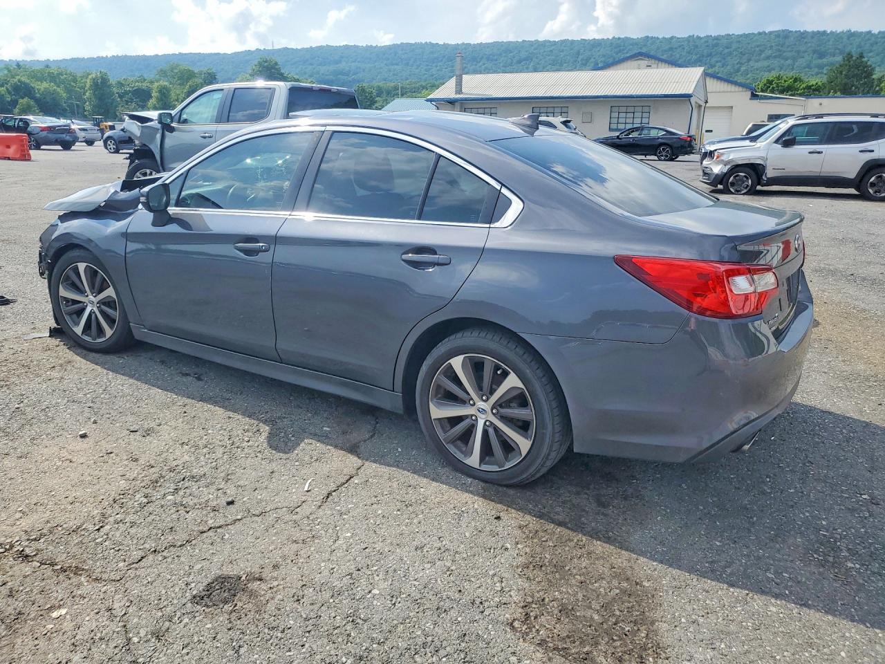 2018 Subaru Legacy 2.5I Limited - Фото 2