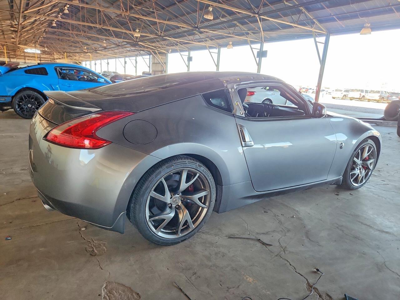 2015 Nissan 370Z Sport - Image 3