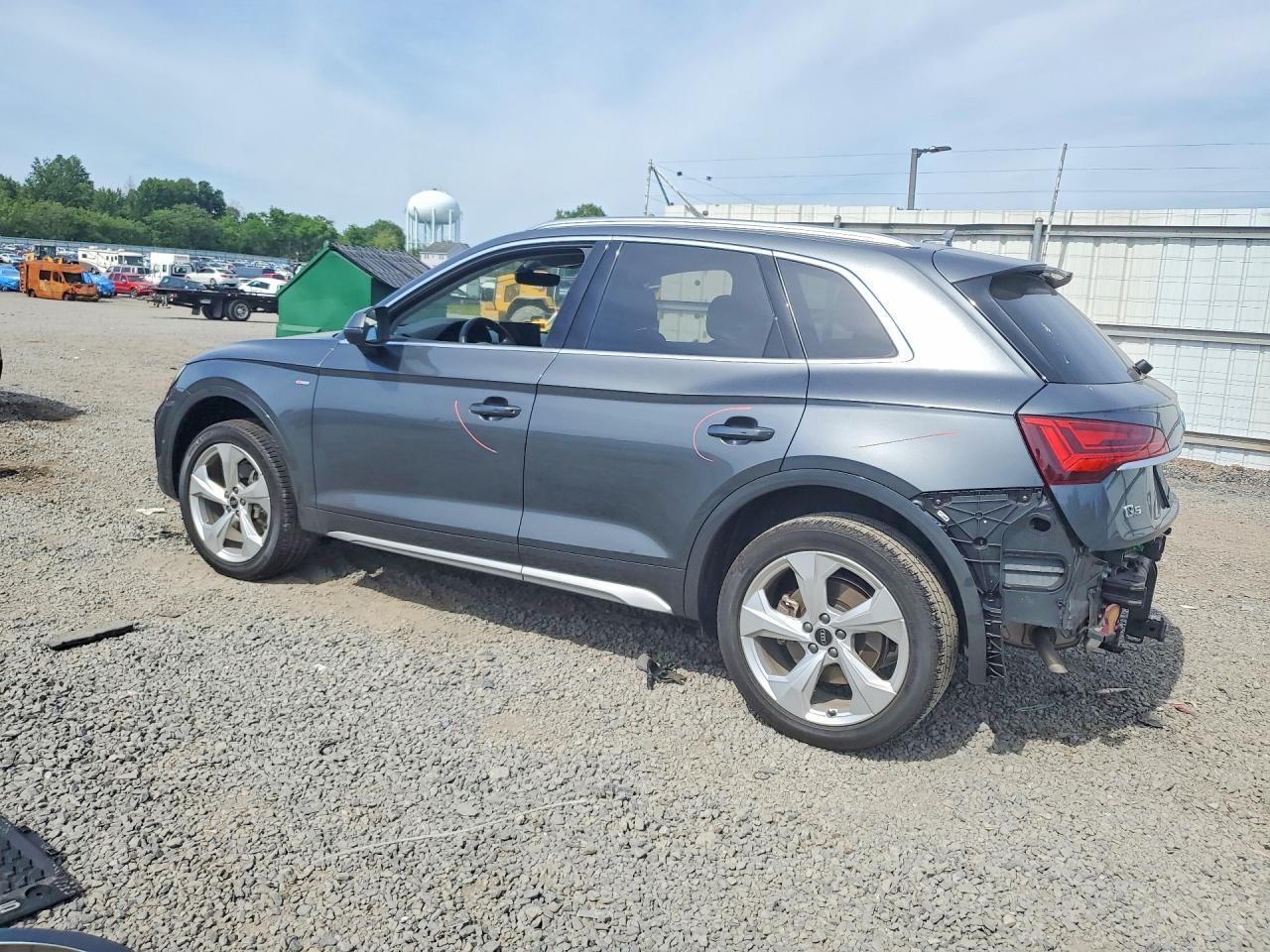 2024 Audi Q5 Premium Plus 45 - Image 2