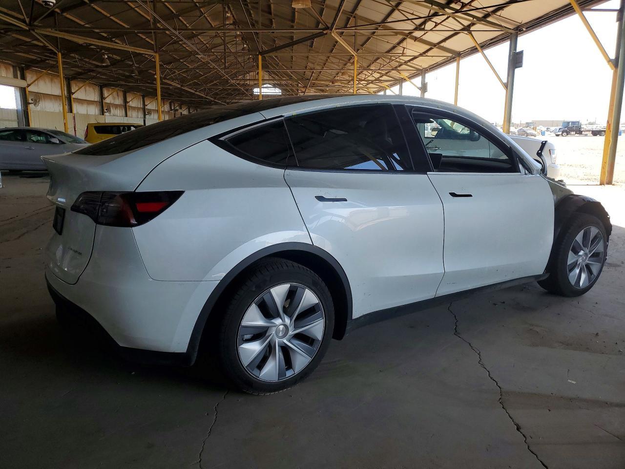 2023 Tesla Model Y - Image 3