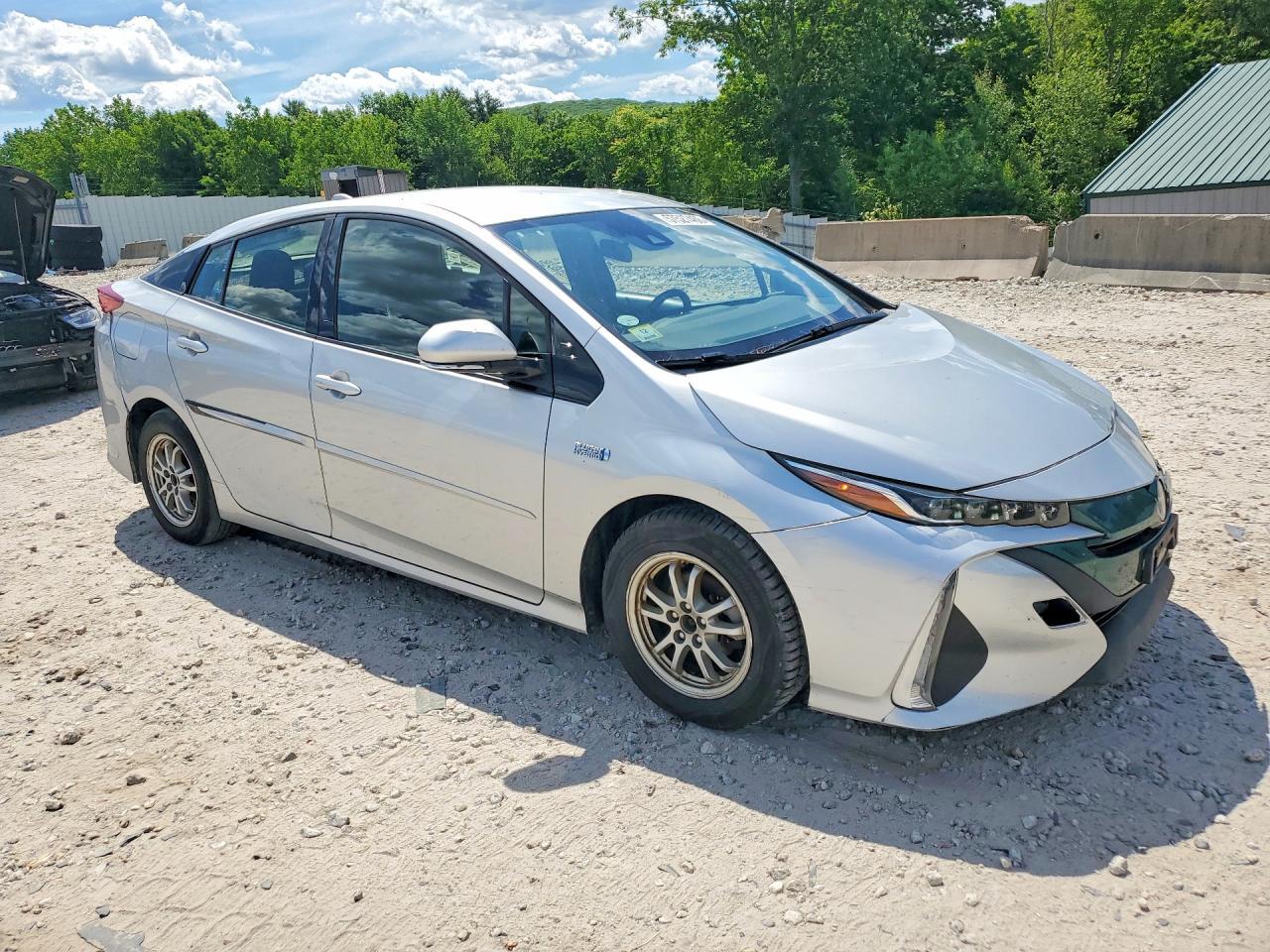 2017 Toyota Prius Prime Plus - Фото 4