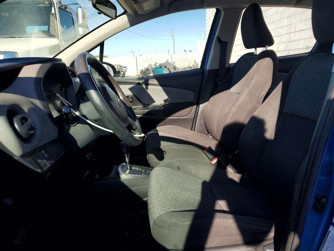 2015 Toyota Yaris 5-Door L - Фото 7