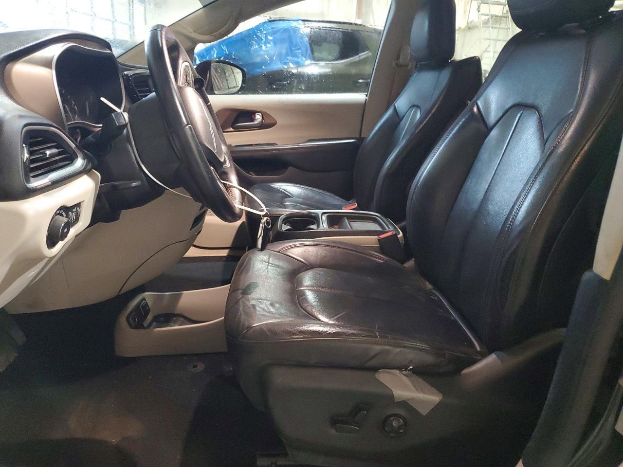 2017 Chrysler Pacifica Touring L - Image 7