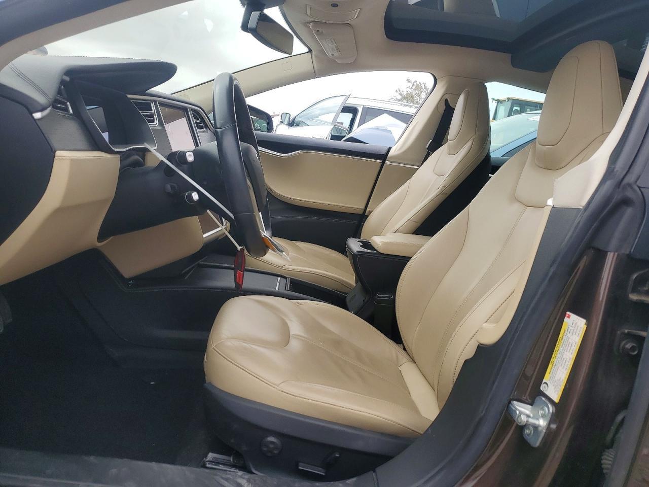 2014 Tesla Model S - Image 7