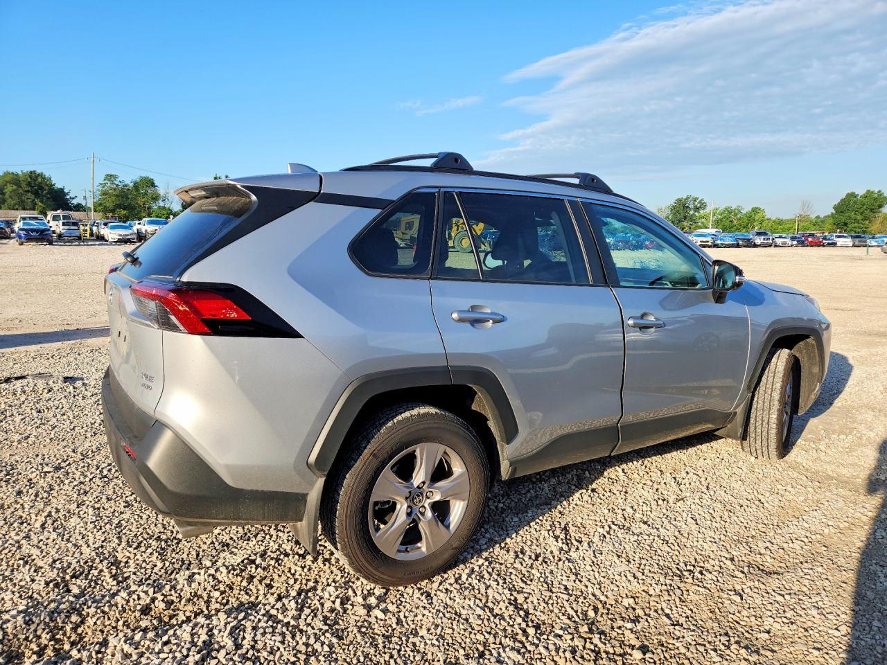 2025 Toyota Rav 4 - Фото 3
