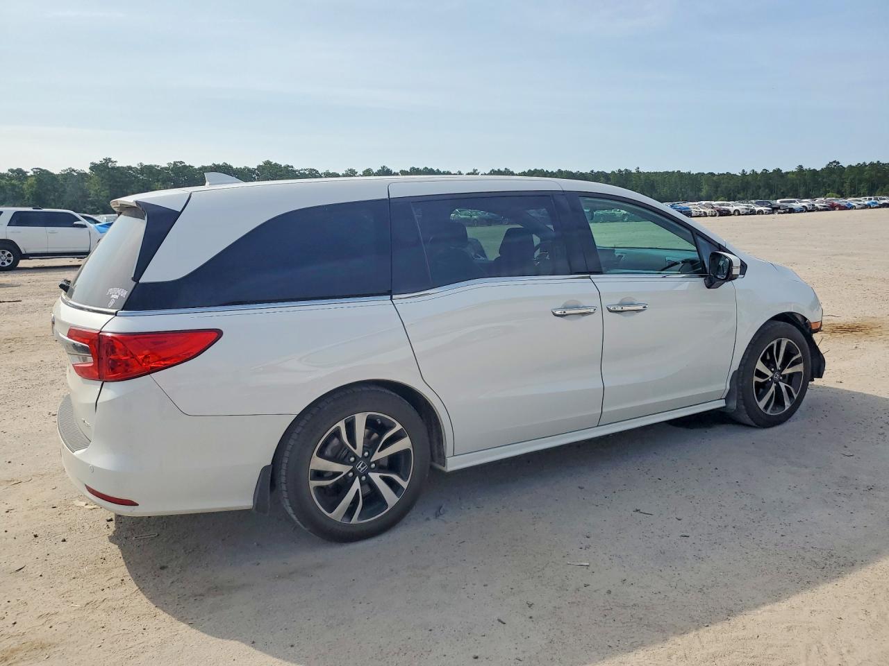 2020 Honda Odyssey Elite - Image 3