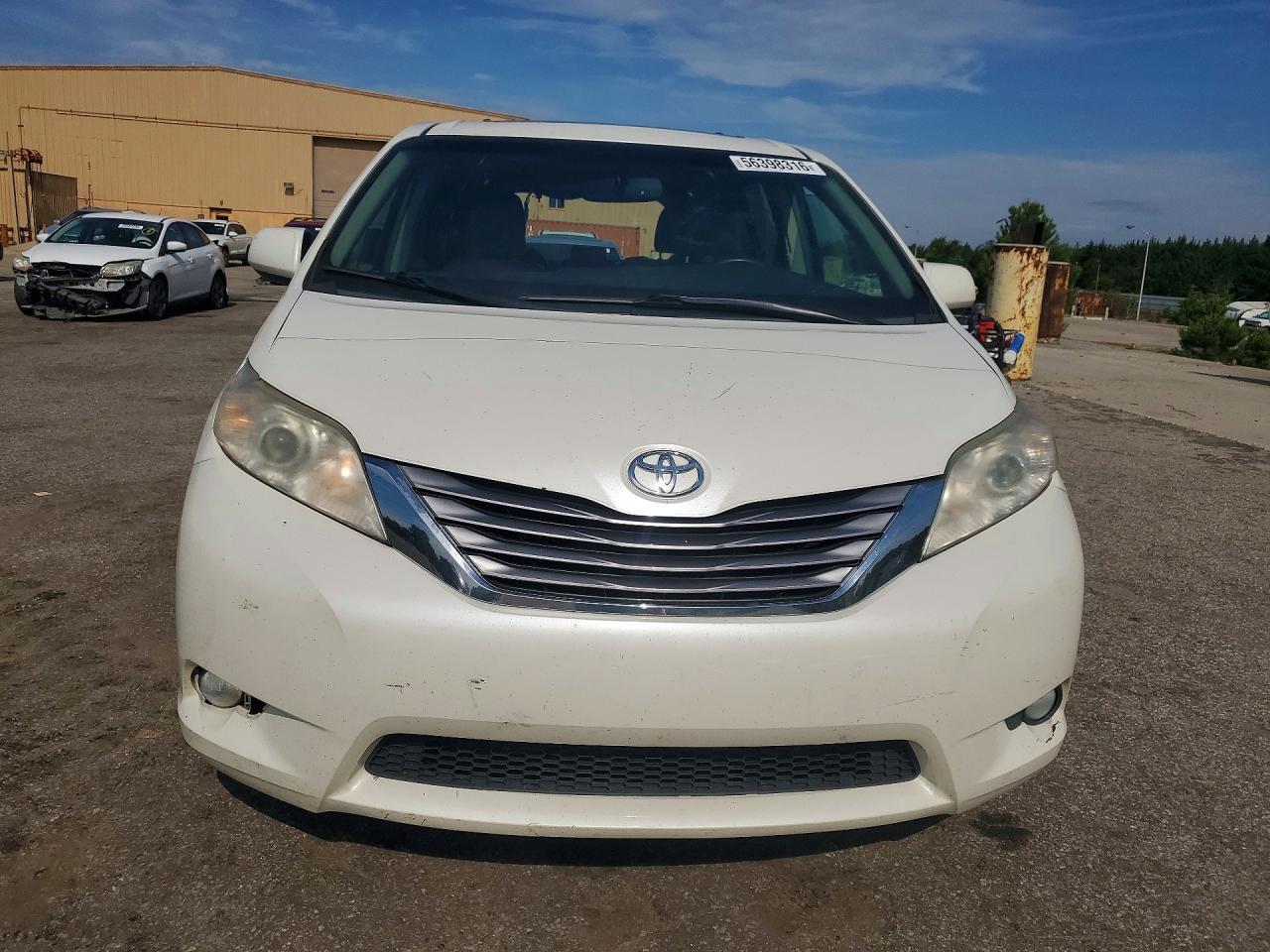 2017 Toyota Sienna Xle 8-Passenger - Фото 5