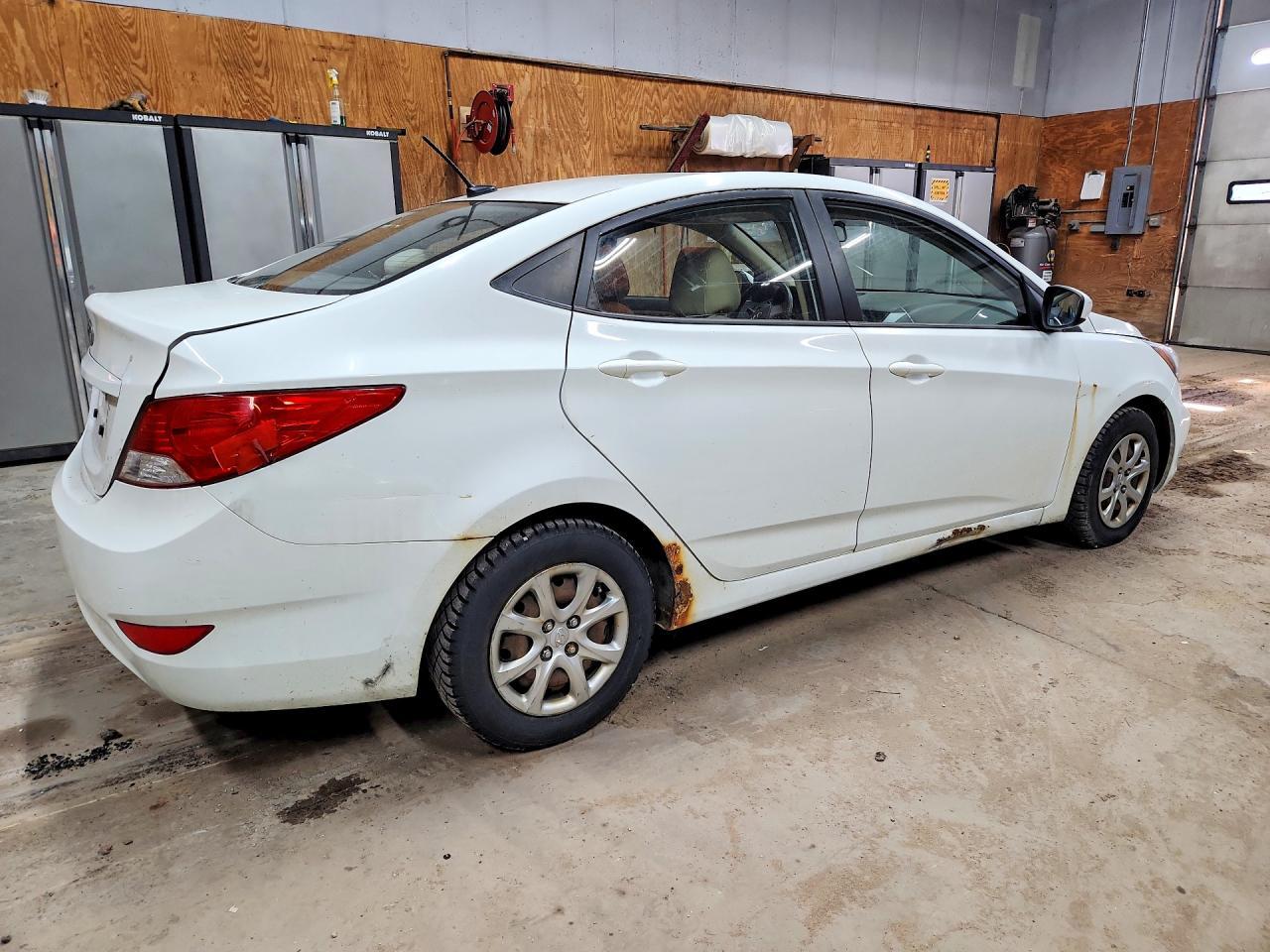 2013 Hyundai Accent Gls - Image 3