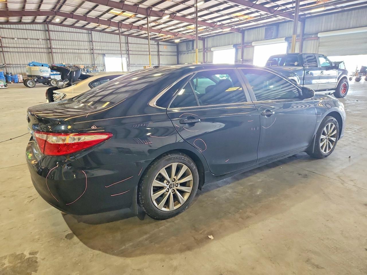 2016 Toyota Camry Xle - Image 3