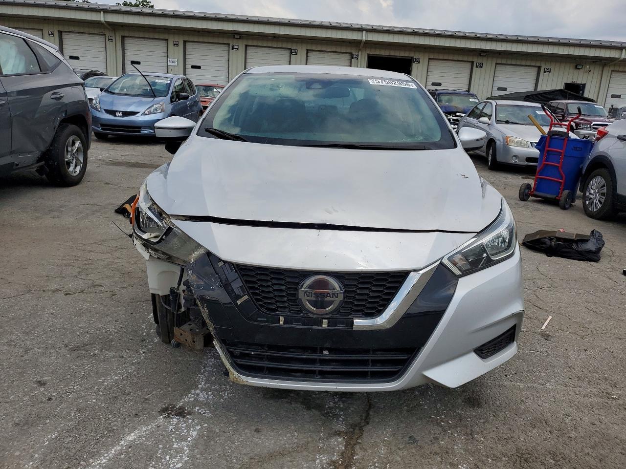 2020 Nissan Versa Sv - Image 5