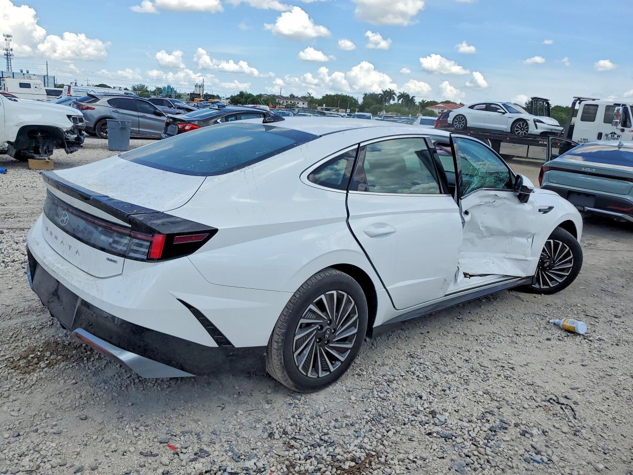 2025 Hyundai Sonata Hybrid Sel - Image 3