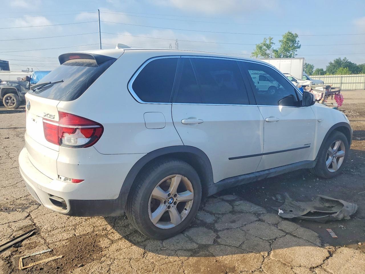 2011 BMW X5 xDrive50I - Фото 3