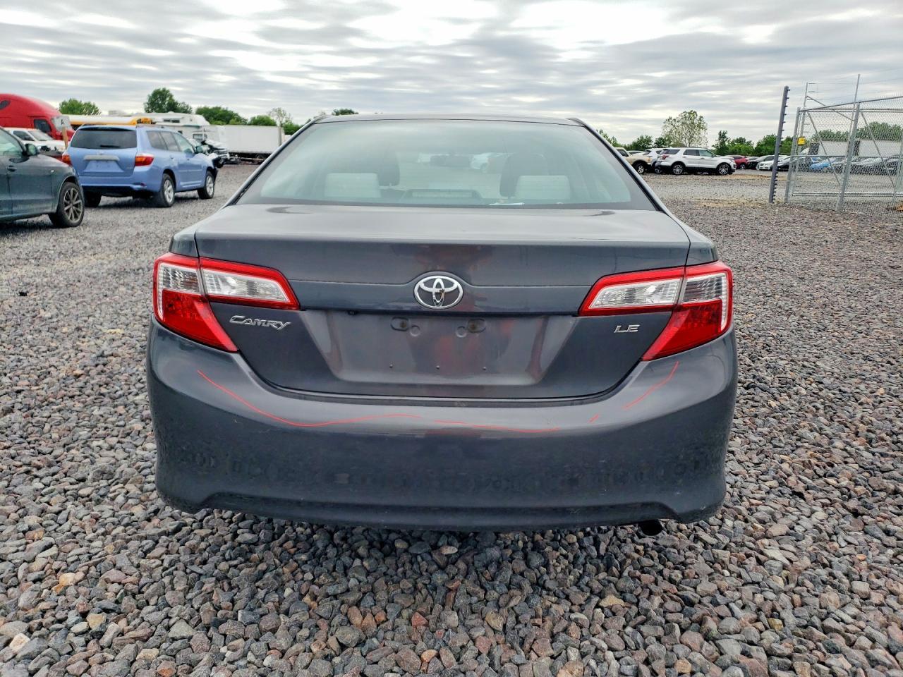 2014 Toyota Camry Le - Фото 6