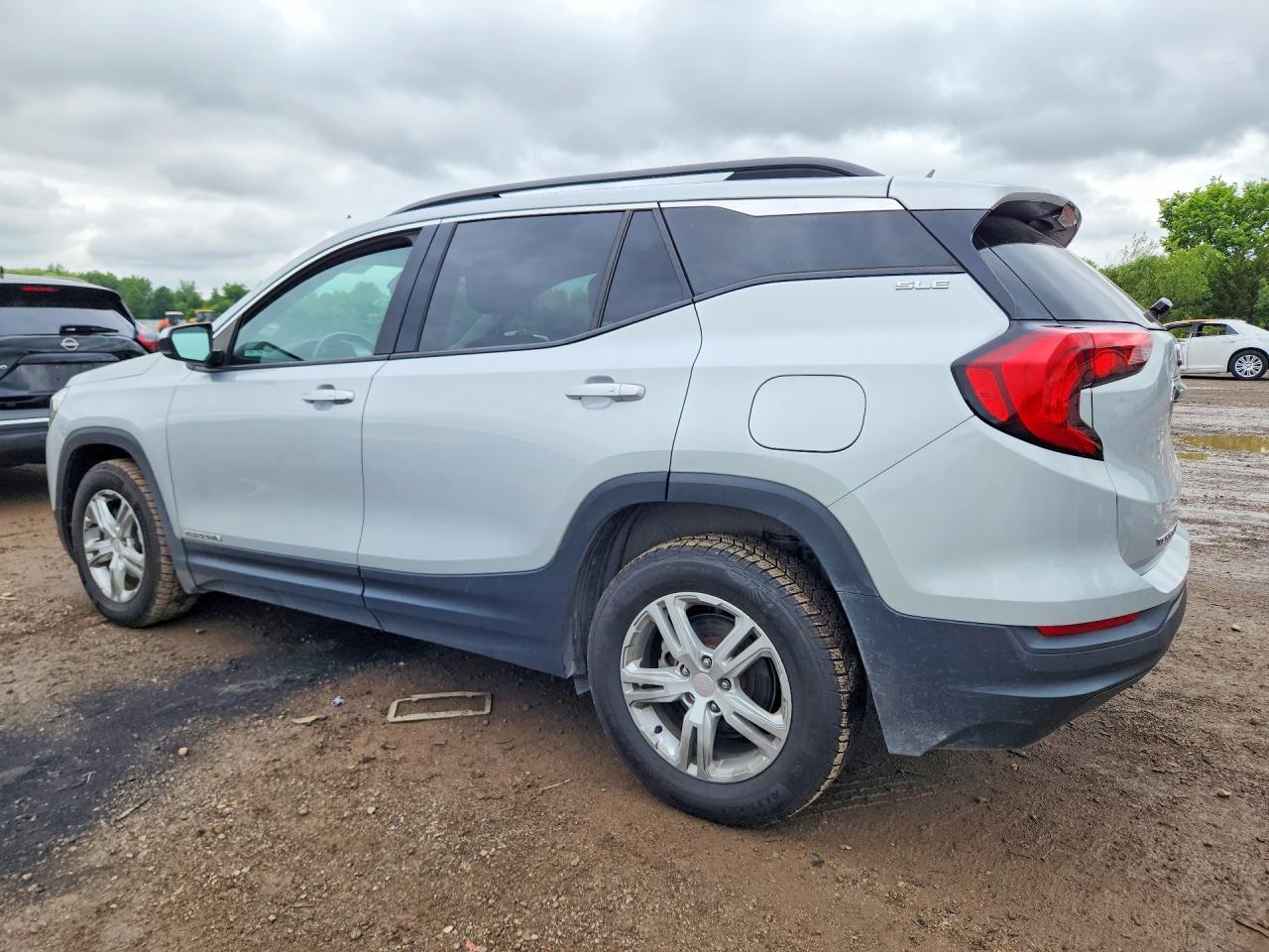 2020 GMC Terrain Sle - Image 2