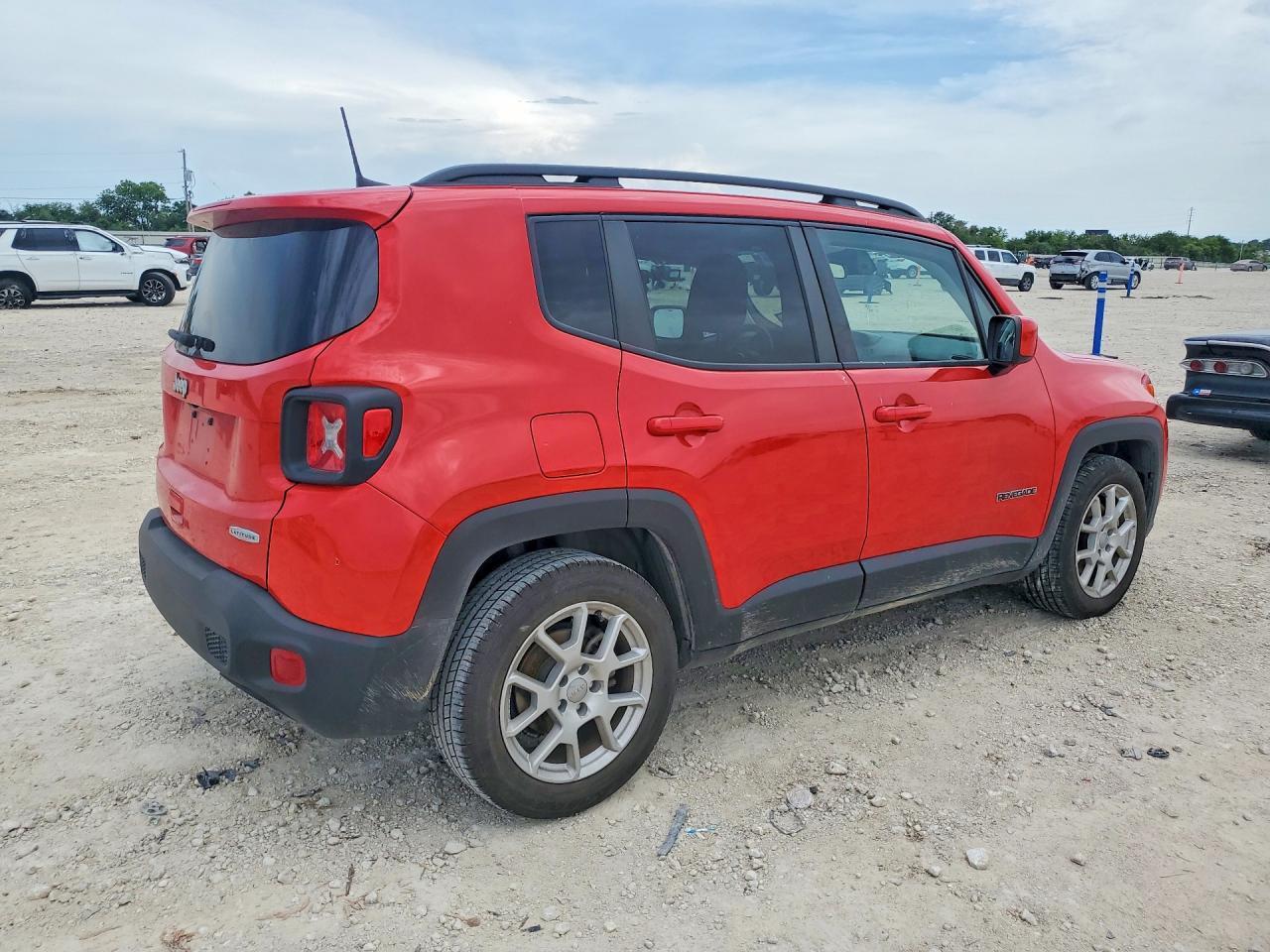 2021 Jeep Renegade Latitude - Image 3