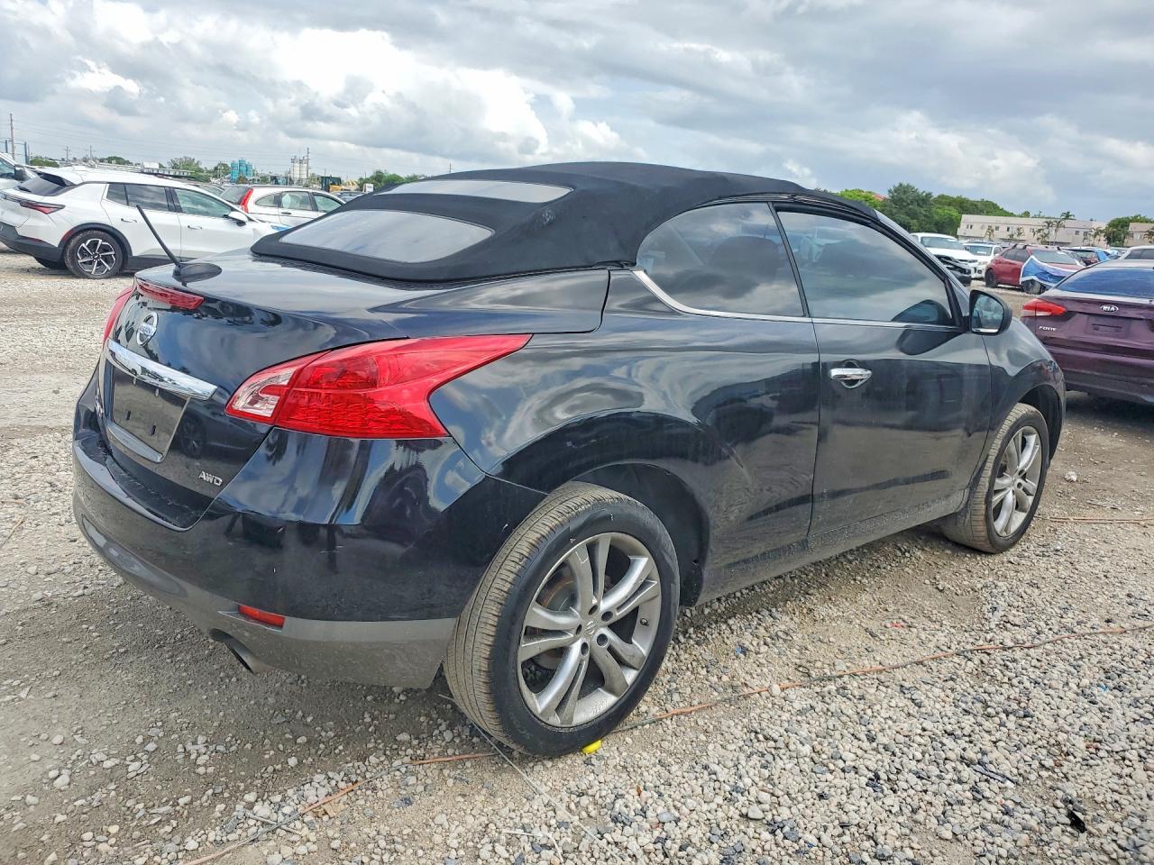 2011 Nissan Murano Crosscabriolet - Image 3