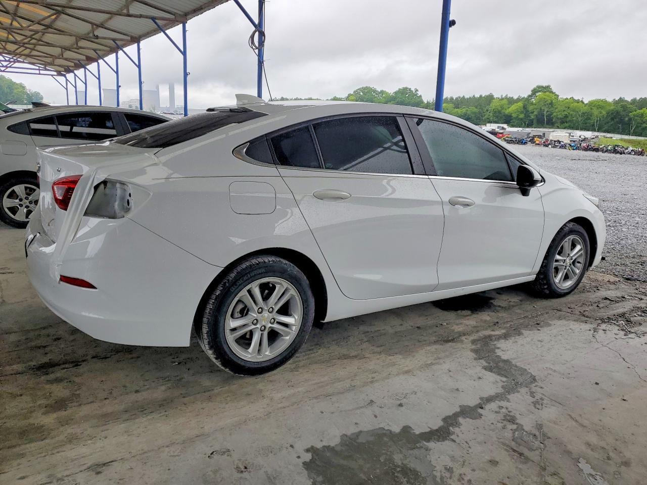 2018 Chevrolet Cruze 1Lt - Image 3