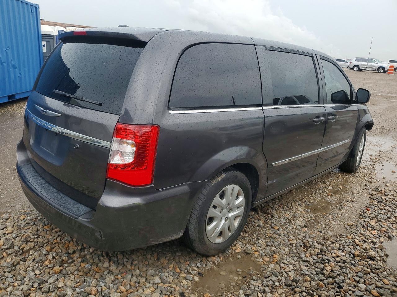 2016 Chrysler Town & Country S - Image 3