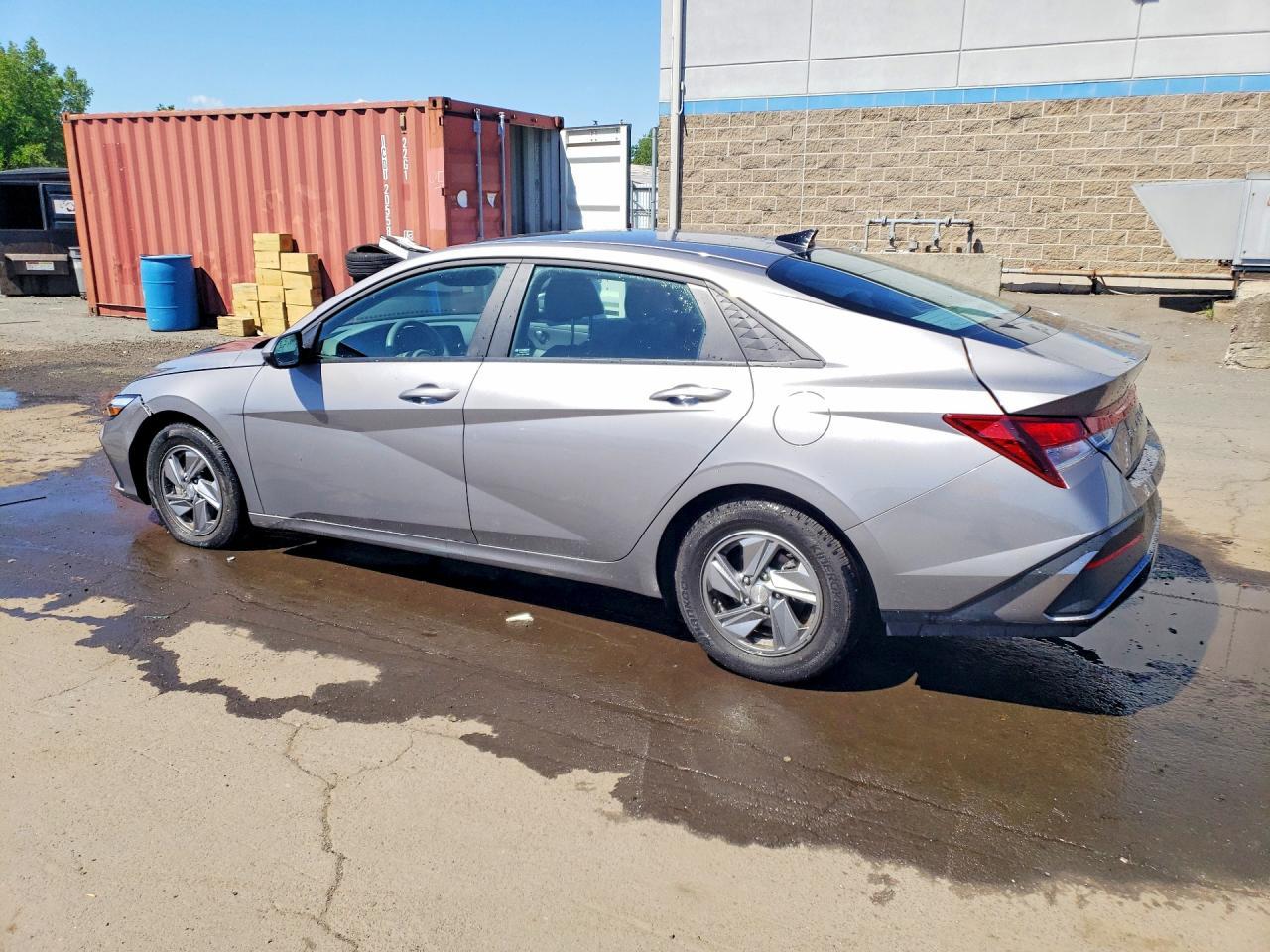 2025 Hyundai Elantra Se - Image 2