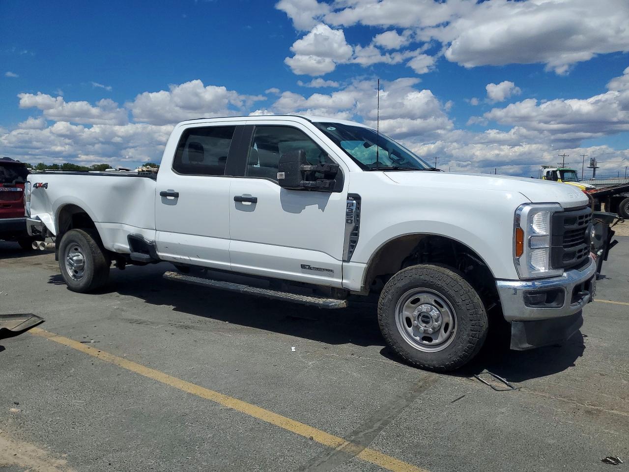 2025 Ford F350 Super Duty - Фото 4