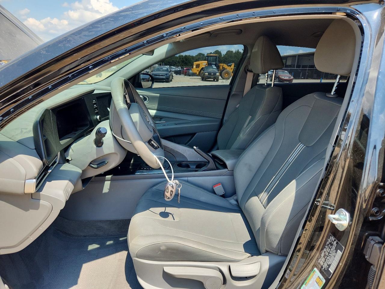 2025 Hyundai Elantra - Image 7