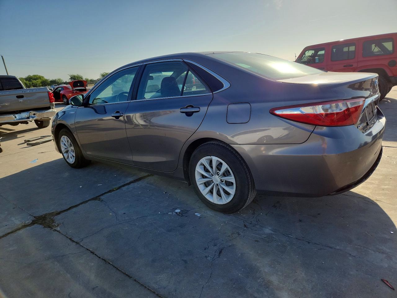 2017 Toyota Camry Hybrid Le - Image 2