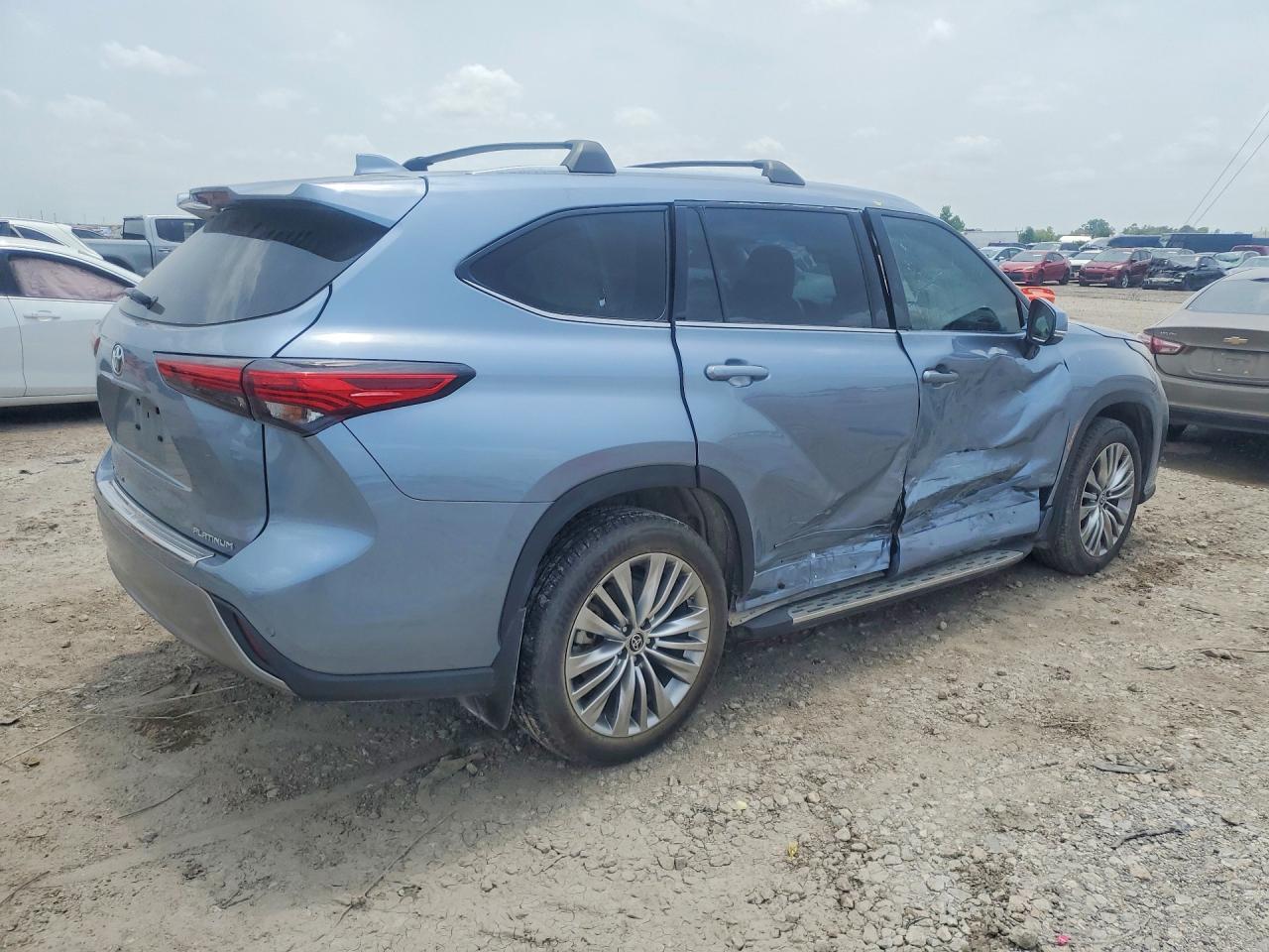 2022 Toyota Highlander Platinum - Фото 3