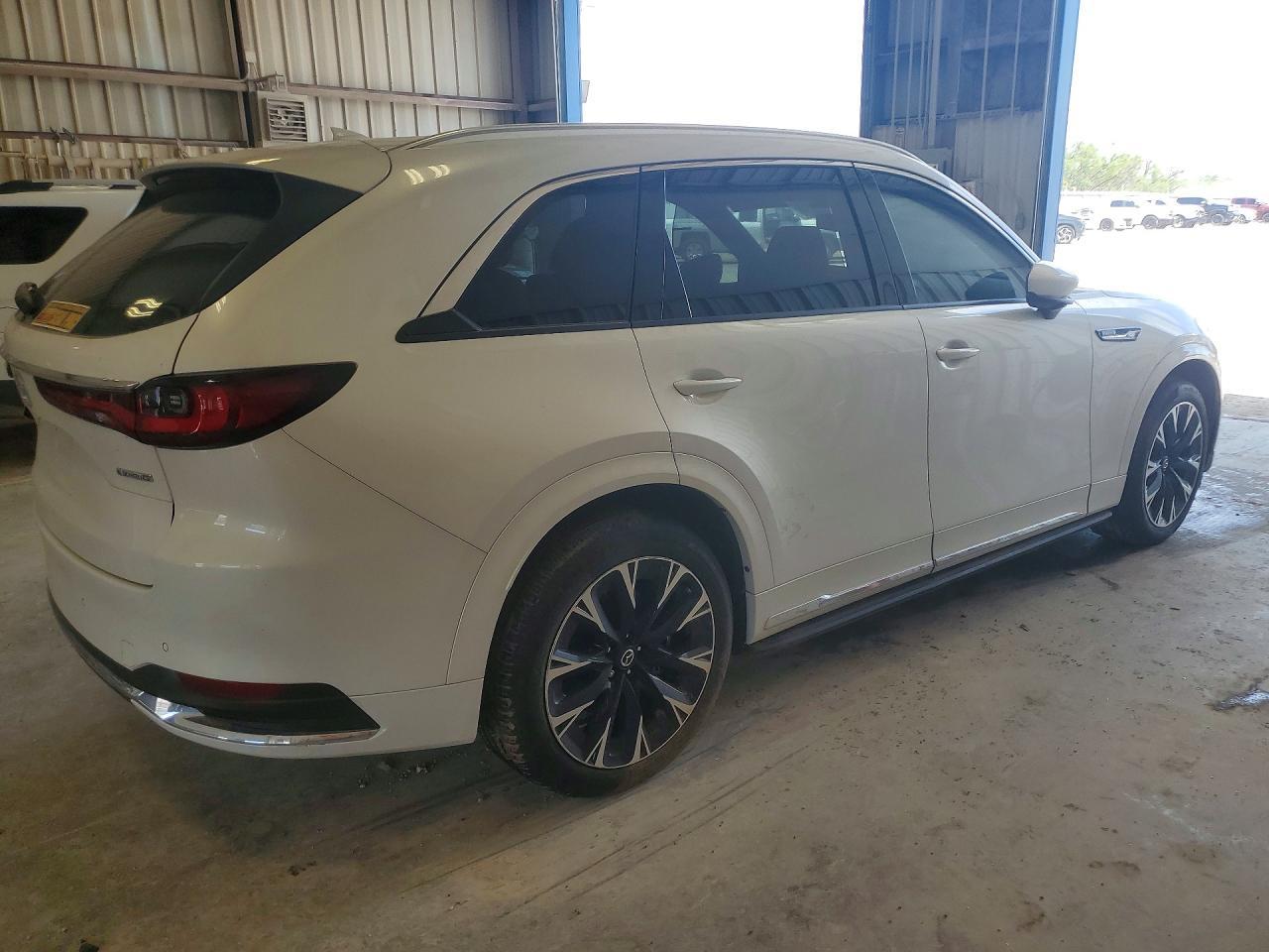 2025 Mazda Cx-90 Premium Plus - Image 3