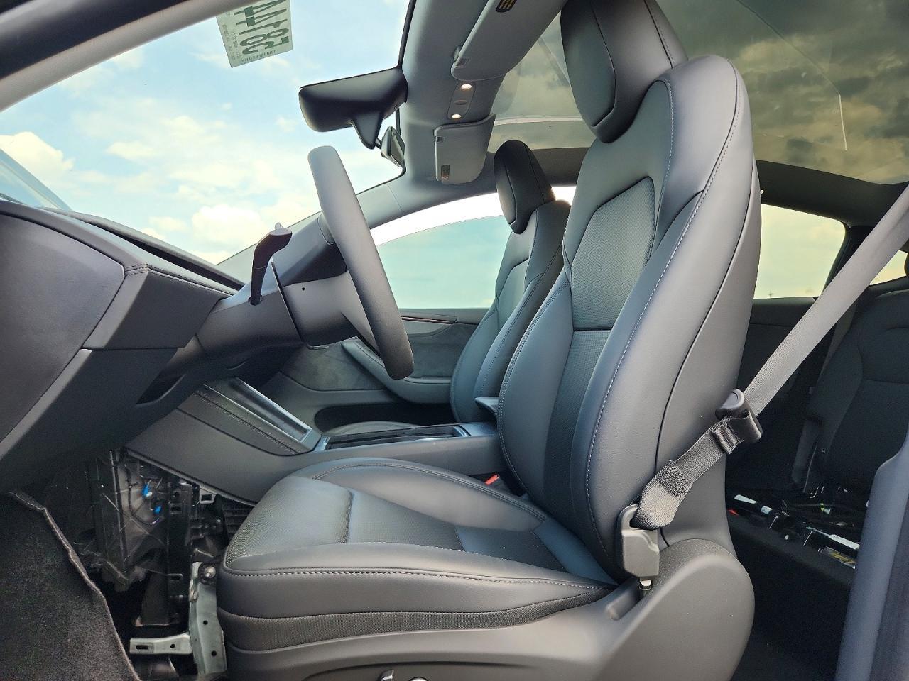 2026 Tesla Model Y - Фото 7