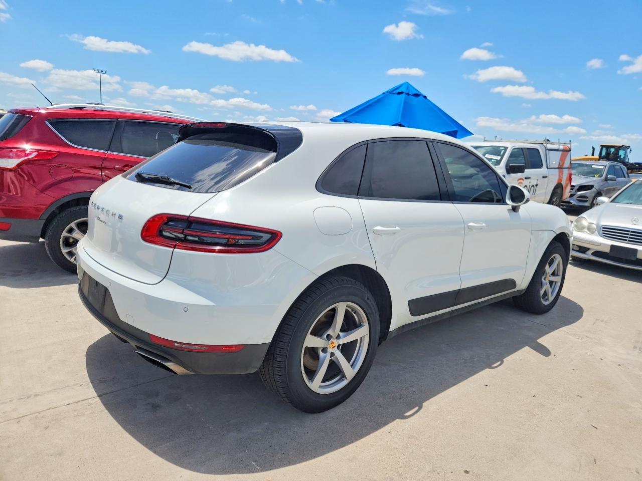 2017 Porsche Macan - Image 3