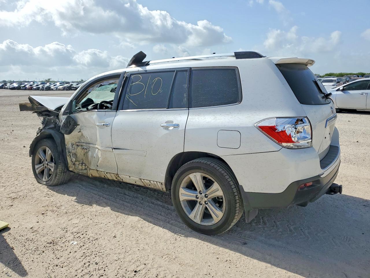 2013 Toyota Highlander Limited - Image 2